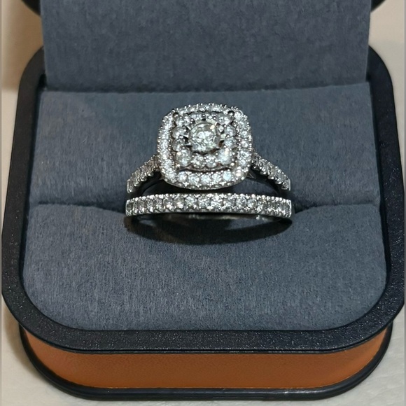 10K White Gold 1 carat Diamond Ring Set - Picture 1 of 10